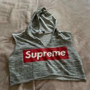 Top size is M color is gray and is really comfortable for the summer